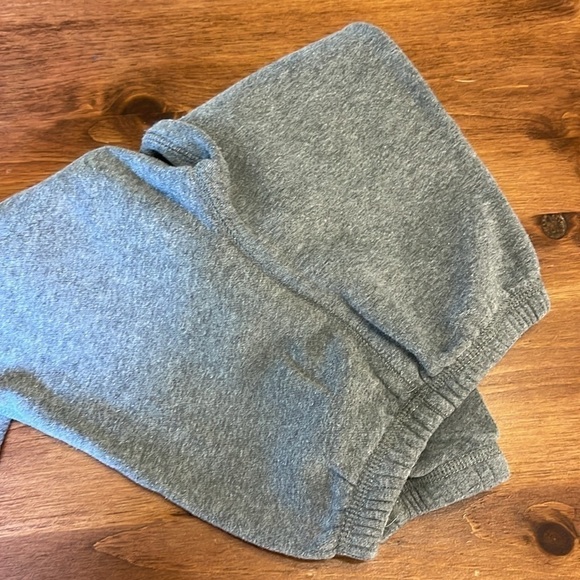 Roots kids 4T jogger pants in grey with pink logo - Picture 2 of 5